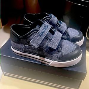 Nautica 6c Velcro strapped sneakers
